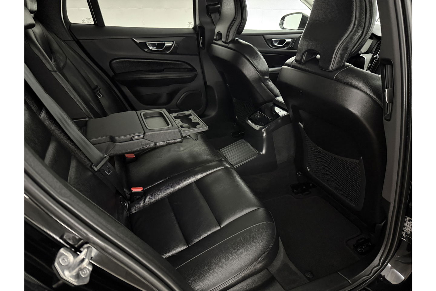 Volvo V60 T6 Recharge 291PK Inscription | LED | Camera | Trekhaak | Carplay | Virtual Cockpit | Memory seats
