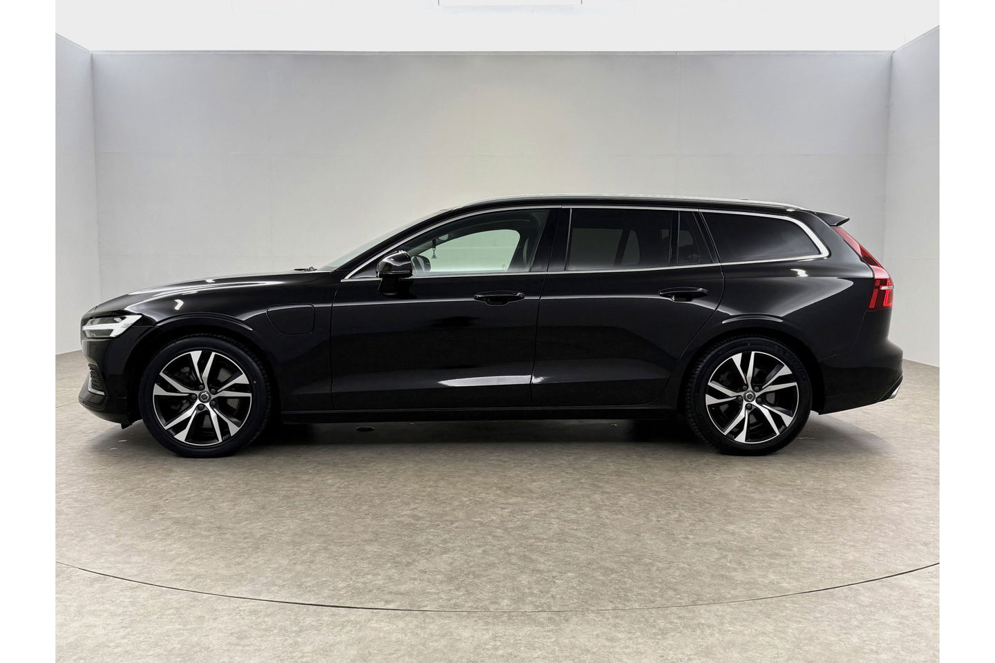 Volvo V60 T6 Recharge 291PK Inscription | LED | Camera | Trekhaak | Carplay | Virtual Cockpit | Memory seats