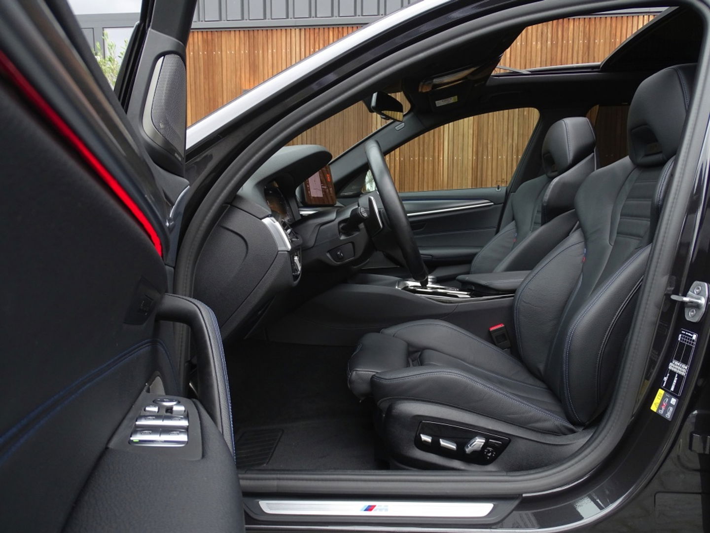 BMW 5 Serie touring 530e 292PK X-drive / M-Sport / Laser / 2022 / Pano / Head-Up