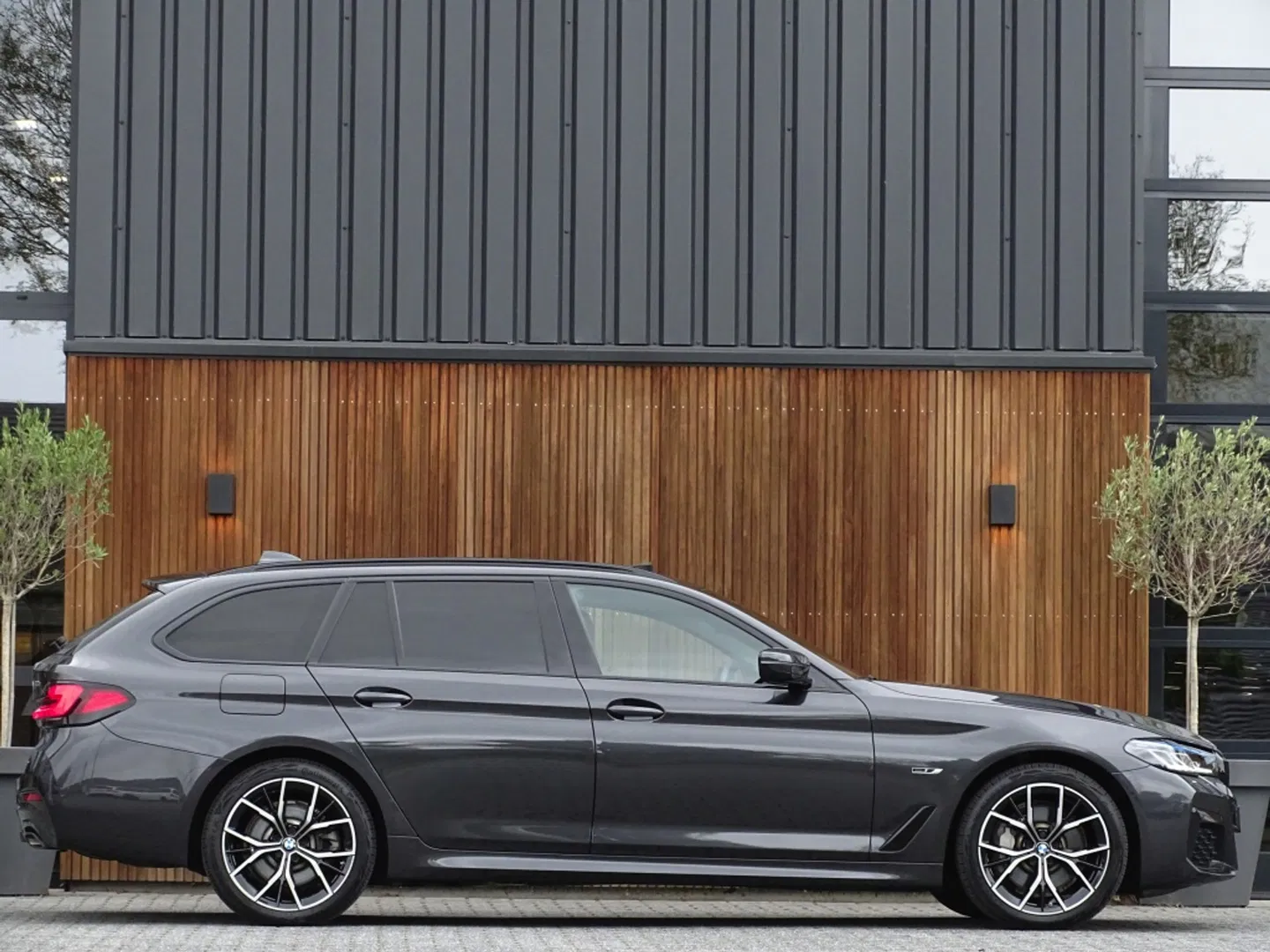 BMW 5 Serie touring 530e 292PK X-drive / M-Sport / Laser / 2022 / Pano / Head-Up