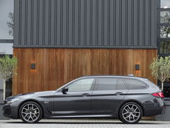 BMW 5 Serie touring 530e 292PK X-drive / M-Sport / Laser / 2022 / Pano / Head-Up