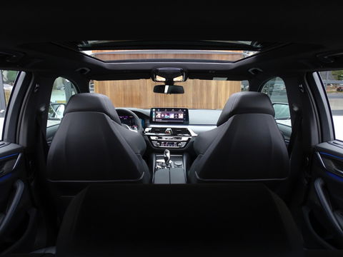 BMW 5 Serie touring 530e 292PK X-drive / M-Sport / Laser / 2022 / Pano / Head-Up