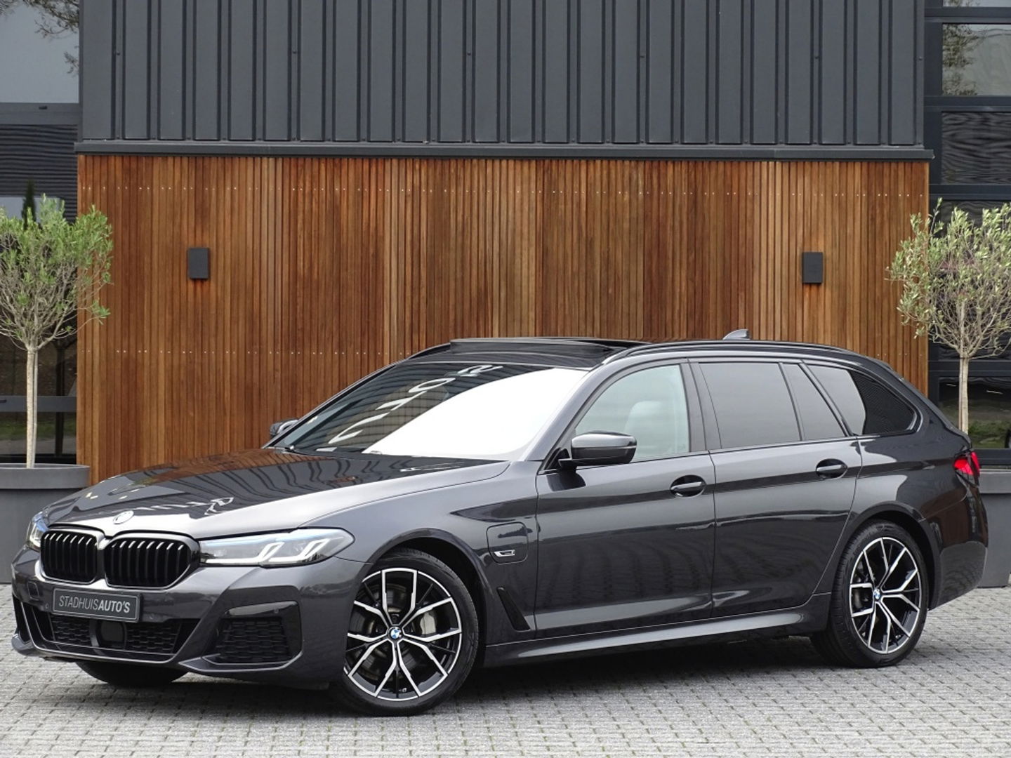 BMW 5 Serie touring 530e 292PK X-drive / M-Sport / Laser / 2022 / Pano / Head-Up