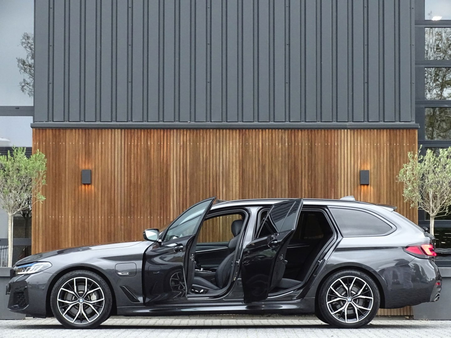 BMW 5 Serie touring 530e 292PK X-drive / M-Sport / Laser / 2022 / Pano / Head-Up