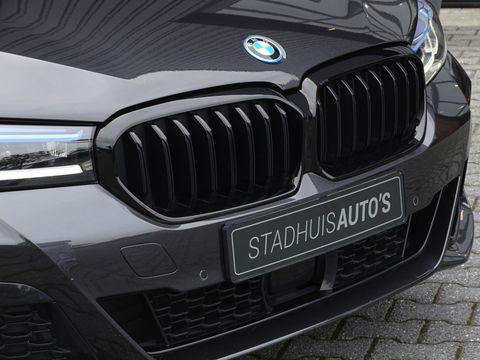 BMW 5 Serie touring 530e 292PK X-drive / M-Sport / Laser / 2022 / Pano / Head-Up