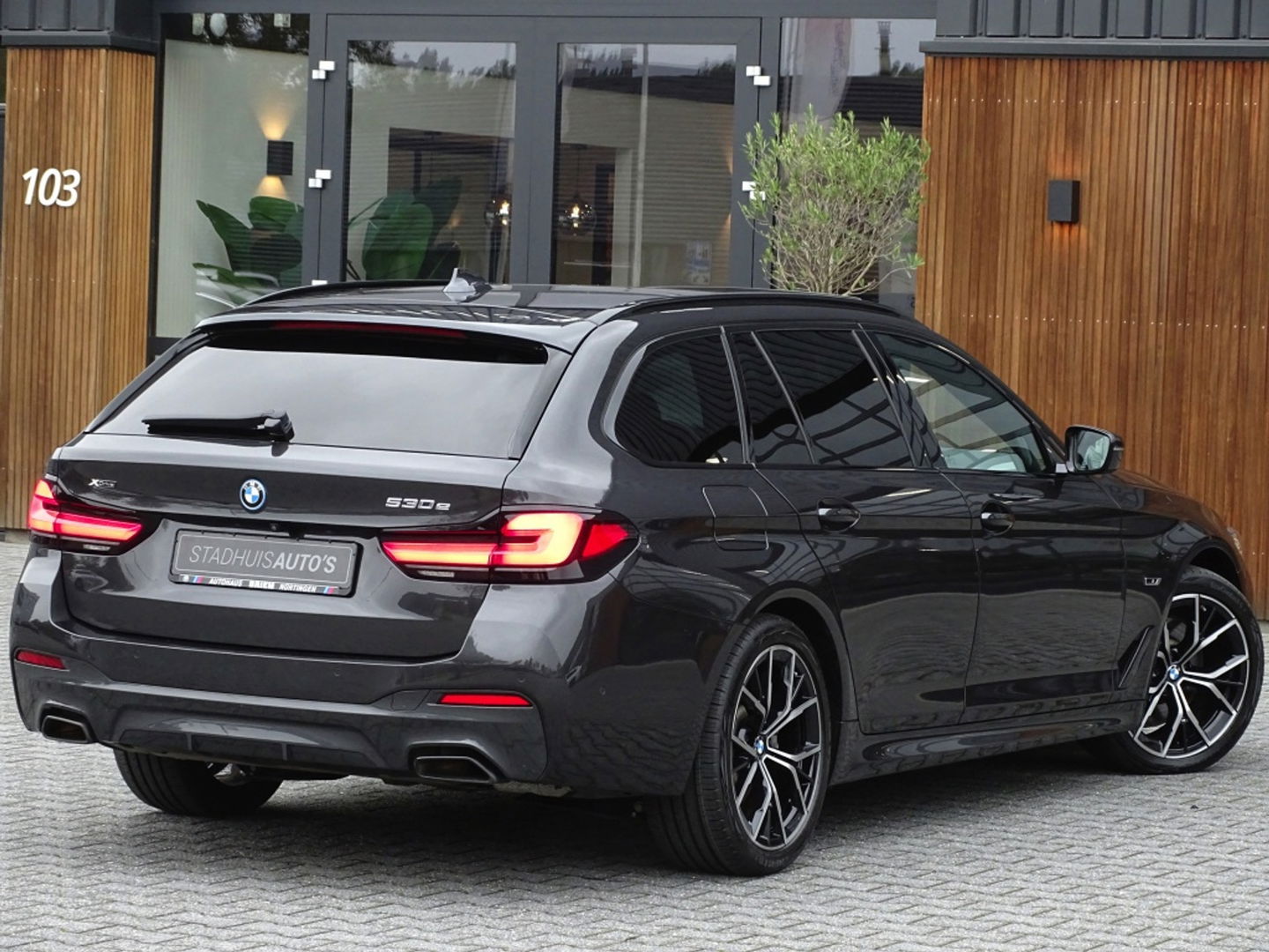 BMW 5 Serie touring 530e 292PK X-drive / M-Sport / Laser / 2022 / Pano / Head-Up