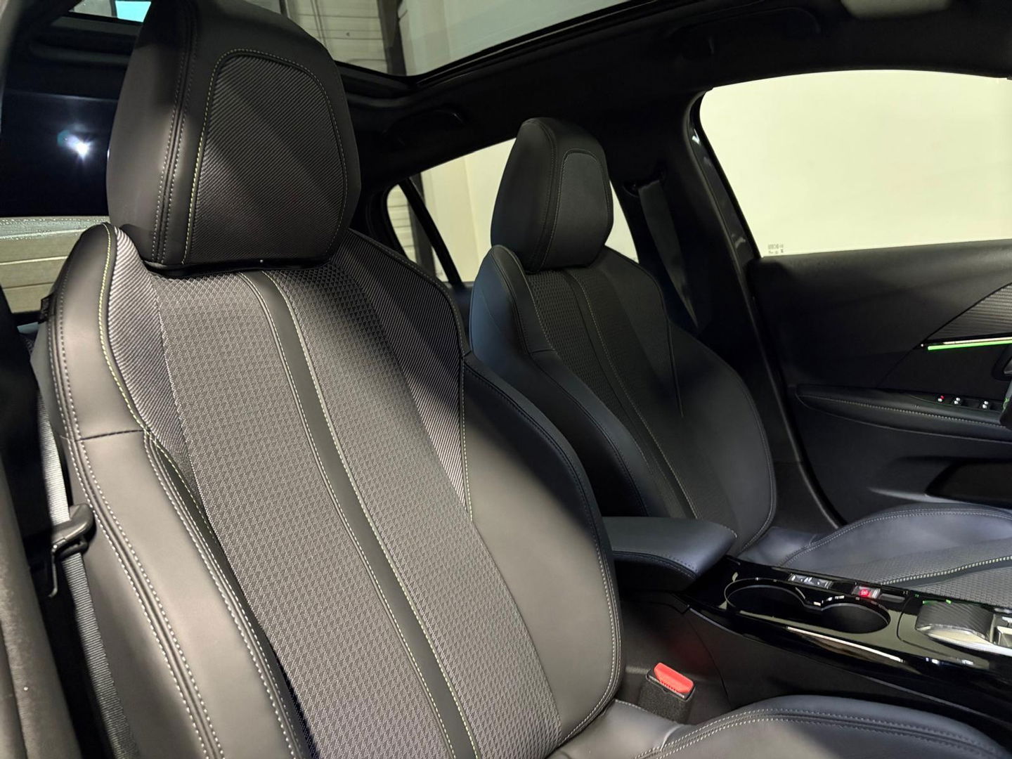 Peugeot 208 1.2 PureTech 100 GT PANO CAM