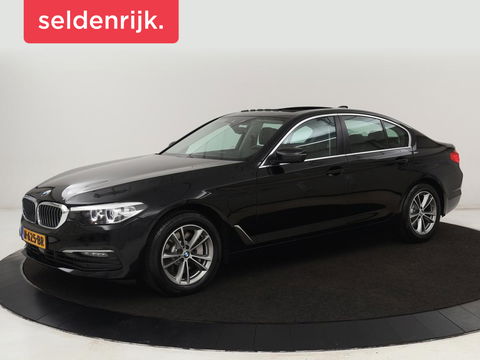BMW 5 Serie 530e iPerformance High Executive | Panoramadak | Automaat | Carplay | Navigatie | Leder | Stoelverwarming | Stoelventilatie | Sfeerverlichting | LED | PHEV | LMV 17 inch | Camera | Adaptive cruise |