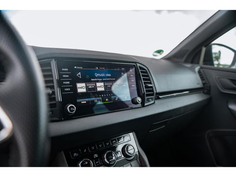 Škoda Karoq 1.5 TSI 150PK DSG Sportline | TREKHAAK  | DIGI DASH | NAVI | CLIMA| ELEKTRISCH BEDIENBARE ACHTERKLEP