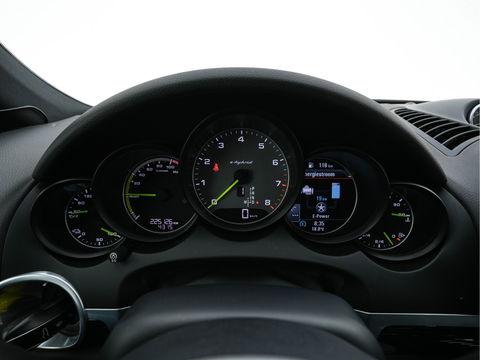 Porsche Cayenne 3.0 S E-Hybrid (INCL-BTW) *PANO | LUXURY-LEATHER | BI-XENON | BOSE-SOUND | MEMORY-PACK | HEATED-COMFORTSEATS | PRIVACY-GLASS | CAMERA | NAVI-FULLMAP | ECC | PDC | CRUISE | 21''ALU*