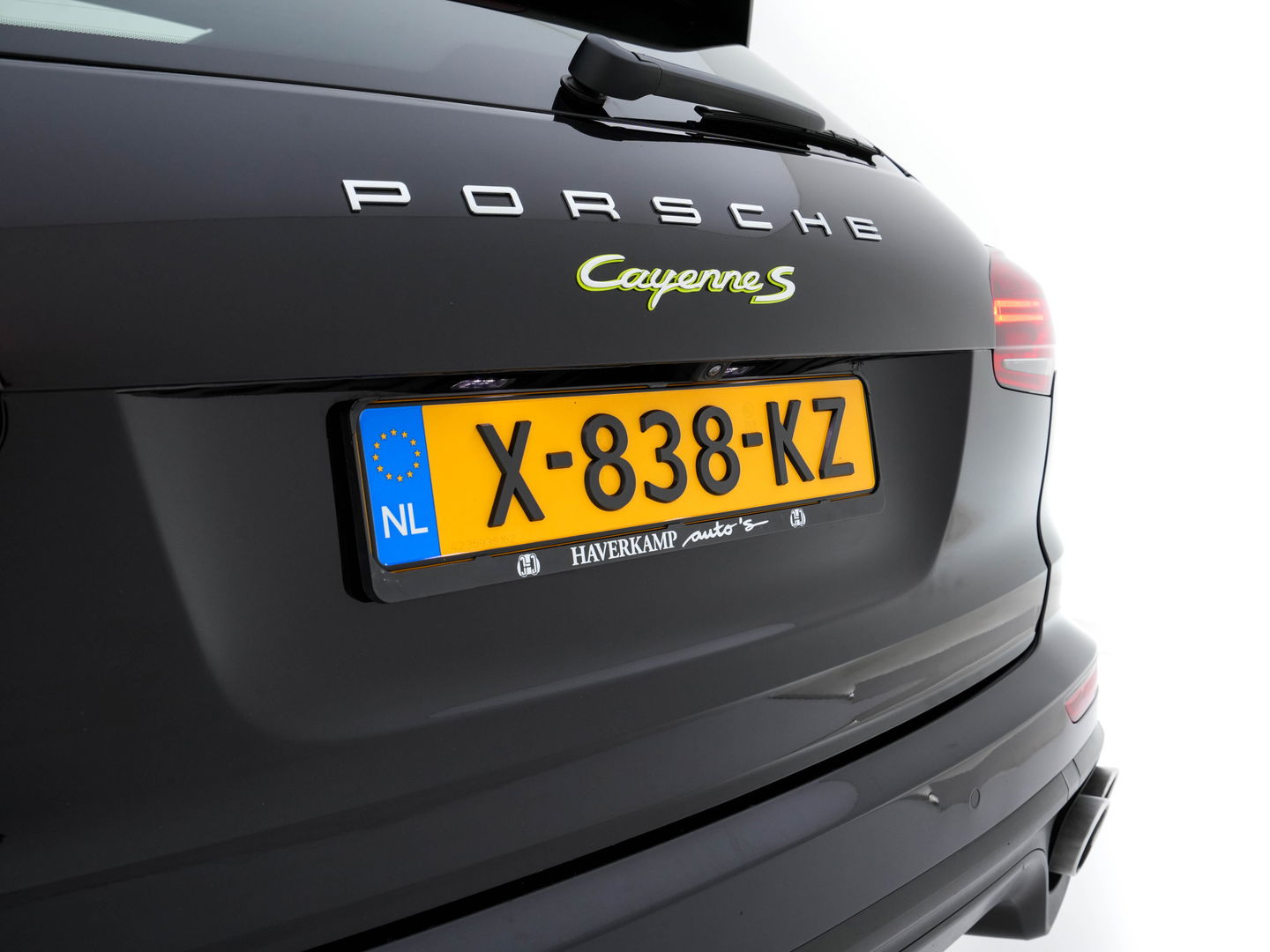 Porsche Cayenne 3.0 S E-Hybrid (INCL-BTW) *PANO | LUXURY-LEATHER | BI-XENON | BOSE-SOUND | MEMORY-PACK | HEATED-COMFORTSEATS | PRIVACY-GLASS | CAMERA | NAVI-FULLMAP | ECC | PDC | CRUISE | 21''ALU*
