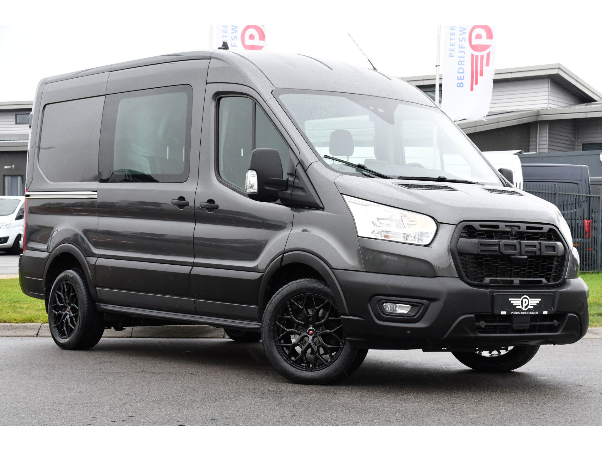 Ford Transit 2.0 TDCI L2H2 DC Raptor Grill Camera, Cruise, Carplay, Stoelverwarming, 130pk, Automaat, Multimedia, 2 x Schuifdeur, Uniek!