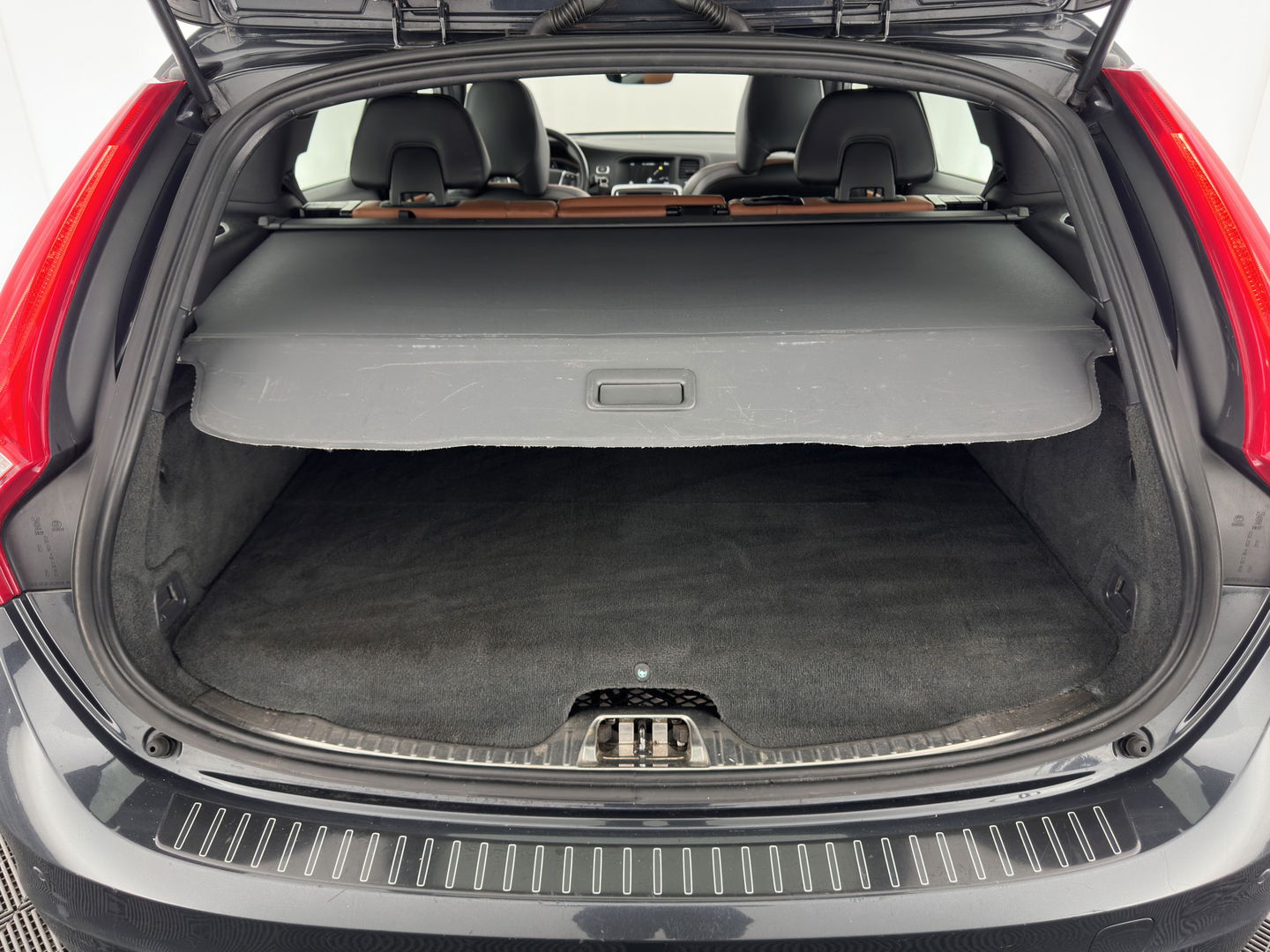 Volvo V60 2.4 D6 AWD Plug-In Hybrid Summum Aut. *PANO | LUXURY-LEATHER | BI-XENON | ADAPTIVE-CRUISE | BLINDSPOT | MEMORY-PACK | HEATED-SPORTSEATS | NAVI-FULLMAP | CAMERA | ECC | PDC | TOWBAR | 18''ALU*
