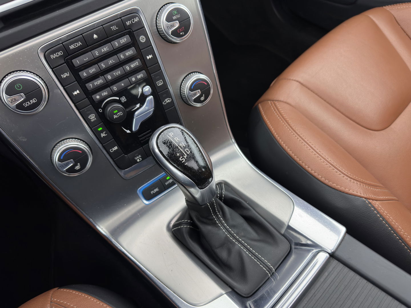 Volvo V60 2.4 D6 AWD Plug-In Hybrid Summum Aut. *PANO | LUXURY-LEATHER | BI-XENON | ADAPTIVE-CRUISE | BLINDSPOT | MEMORY-PACK | HEATED-SPORTSEATS | NAVI-FULLMAP | CAMERA | ECC | PDC | TOWBAR | 18''ALU*