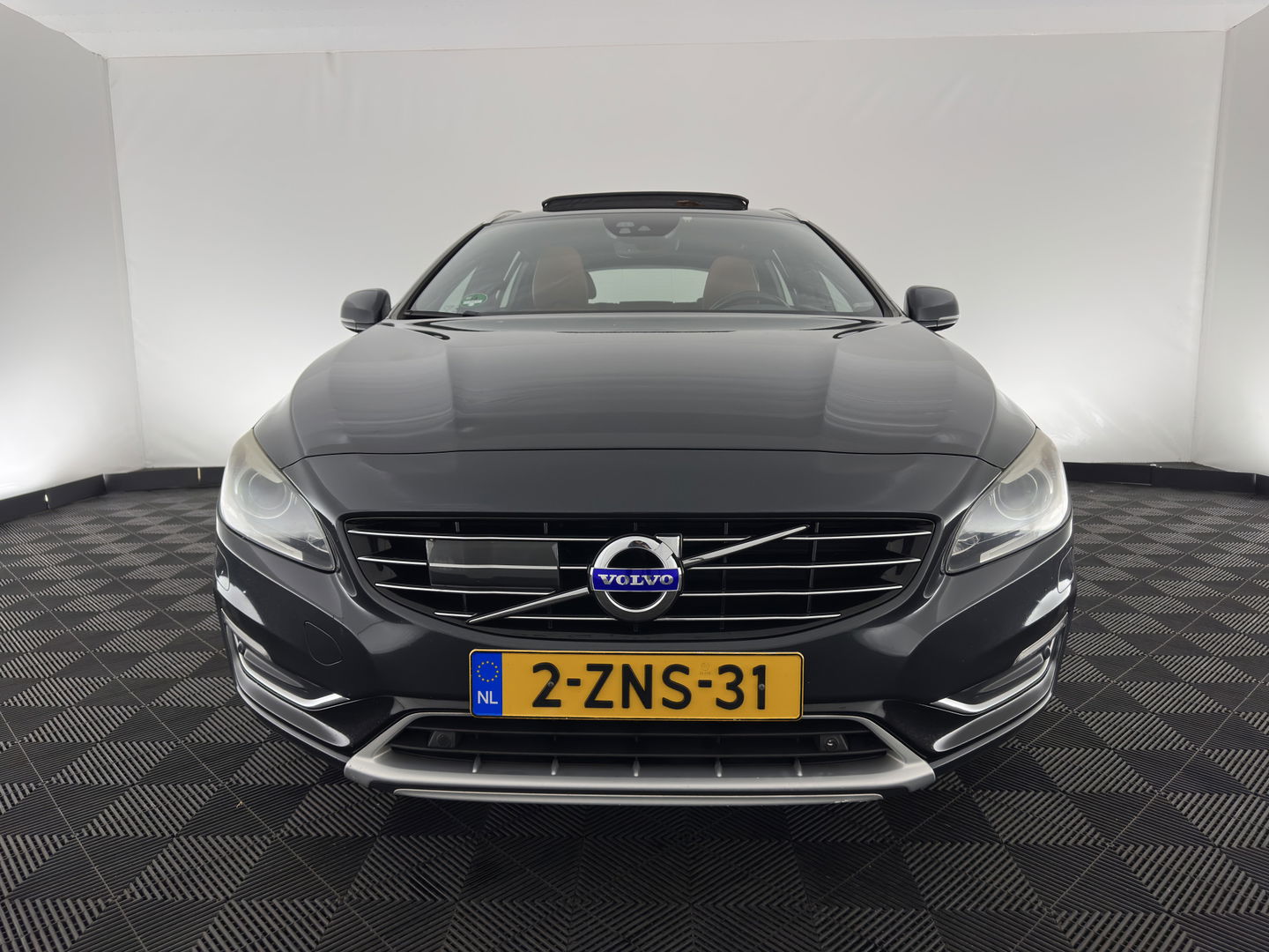 Volvo V60 2.4 D6 AWD Plug-In Hybrid Summum Aut. *PANO | LUXURY-LEATHER | BI-XENON | ADAPTIVE-CRUISE | BLINDSPOT | MEMORY-PACK | HEATED-SPORTSEATS | NAVI-FULLMAP | CAMERA | ECC | PDC | TOWBAR | 18''ALU*
