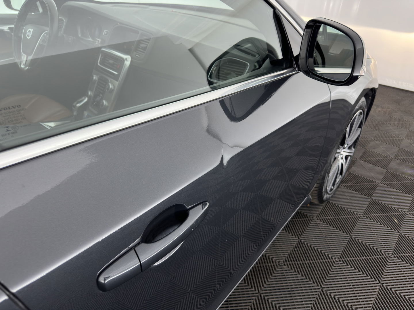 Volvo V60 2.4 D6 AWD Plug-In Hybrid Summum Aut. *PANO | LUXURY-LEATHER | BI-XENON | ADAPTIVE-CRUISE | BLINDSPOT | MEMORY-PACK | HEATED-SPORTSEATS | NAVI-FULLMAP | CAMERA | ECC | PDC | TOWBAR | 18''ALU*