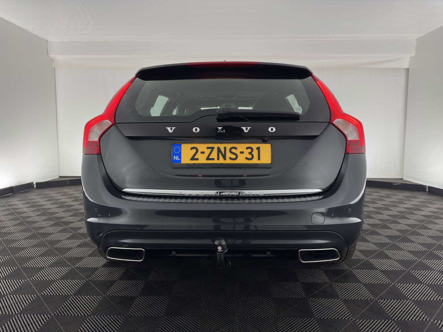 Volvo V60 2.4 D6 AWD Plug-In Hybrid Summum Aut. *PANO | LUXURY-LEATHER | BI-XENON | ADAPTIVE-CRUISE | BLINDSPOT | MEMORY-PACK | HEATED-SPORTSEATS | NAVI-FULLMAP | CAMERA | ECC | PDC | TOWBAR | 18''ALU*