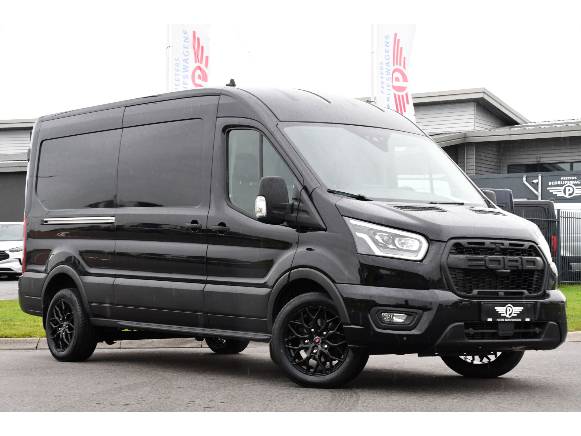 Ford Transit 350 2.0 TDCI L3H2 Black Edition Camera, Cruise, Carplay, 185pk, Xenon, Multimedia, Automaat, Trekhaak, Sensoren, Uniek!