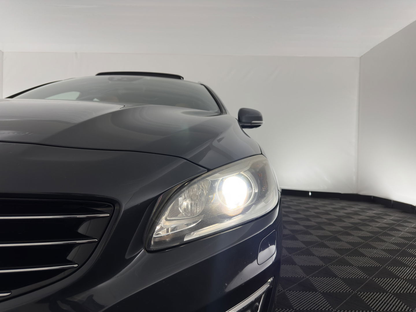 Volvo V60 2.4 D6 AWD Plug-In Hybrid Summum Aut. *PANO | LUXURY-LEATHER | BI-XENON | ADAPTIVE-CRUISE | BLINDSPOT | MEMORY-PACK | HEATED-SPORTSEATS | NAVI-FULLMAP | CAMERA | ECC | PDC | TOWBAR | 18''ALU*