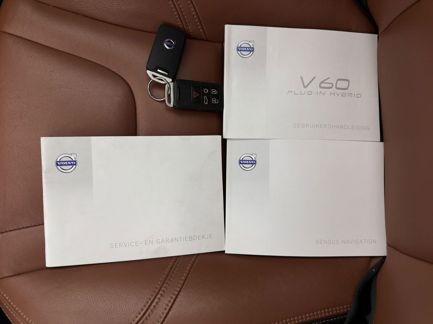 Volvo V60 2.4 D6 AWD Plug-In Hybrid Summum Aut. *PANO | LUXURY-LEATHER | BI-XENON | ADAPTIVE-CRUISE | BLINDSPOT | MEMORY-PACK | HEATED-SPORTSEATS | NAVI-FULLMAP | CAMERA | ECC | PDC | TOWBAR | 18''ALU*