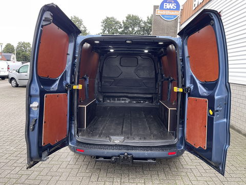 Ford Transit Custom 280 2.0 TDCI 130pk automaat L1H1 Limited / vaste prijs rijklaar € 17.950 ex btw / lease vanaf € 302 / airco / cruise / navi / camera / stoelverwarming / trekhaak !