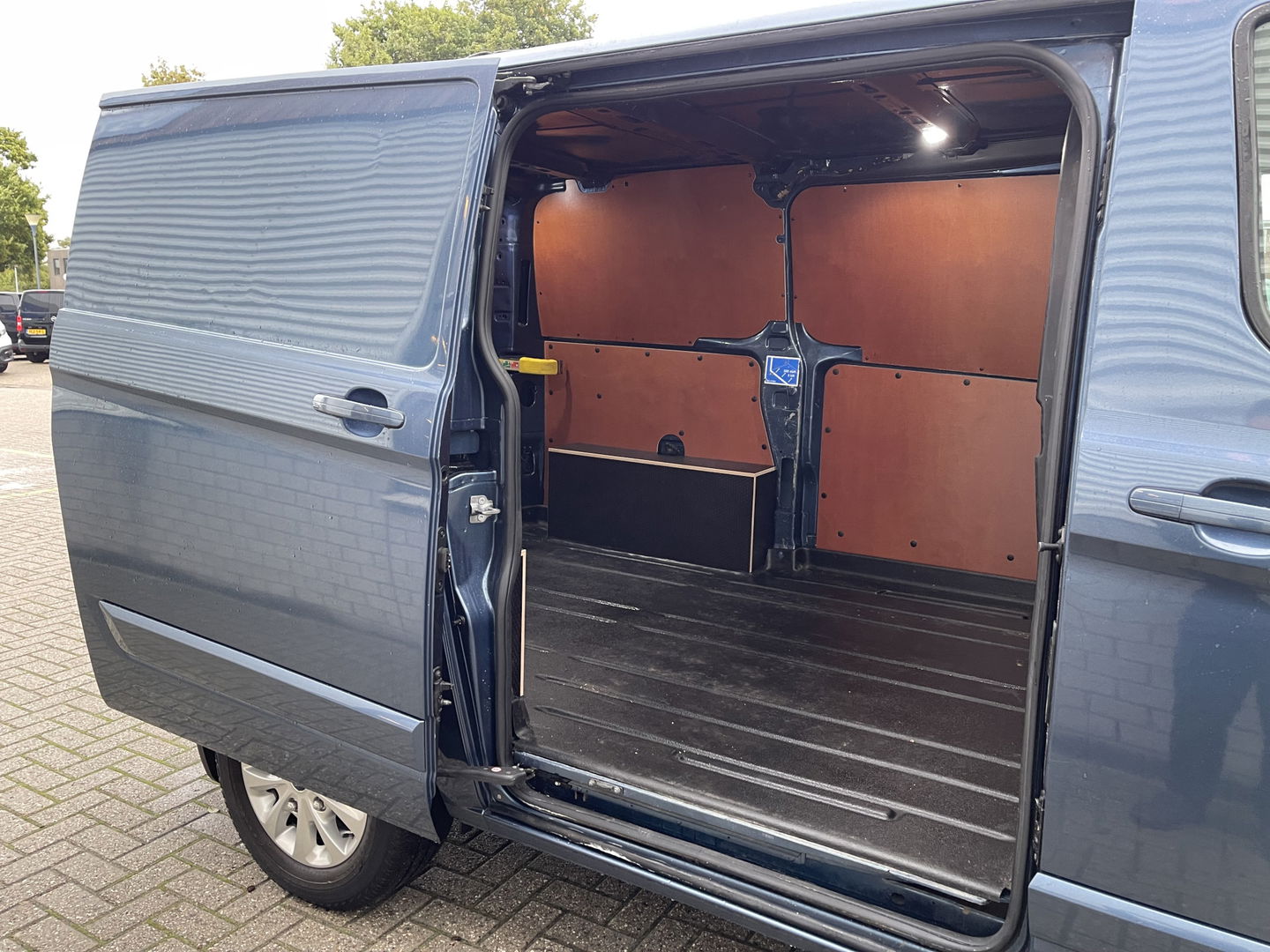 Ford Transit Custom 280 2.0 TDCI 130pk automaat L1H1 Limited / vaste prijs rijklaar € 17.950 ex btw / lease vanaf € 302 / airco / cruise / navi / camera / stoelverwarming / trekhaak !