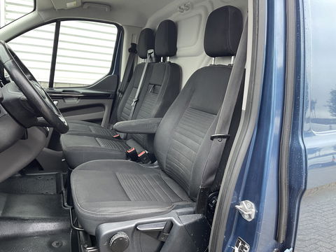 Ford Transit Custom 280 2.0 TDCI 130pk automaat L1H1 Limited / vaste prijs rijklaar € 17.950 ex btw / lease vanaf € 302 / airco / cruise / navi / camera / stoelverwarming / trekhaak !