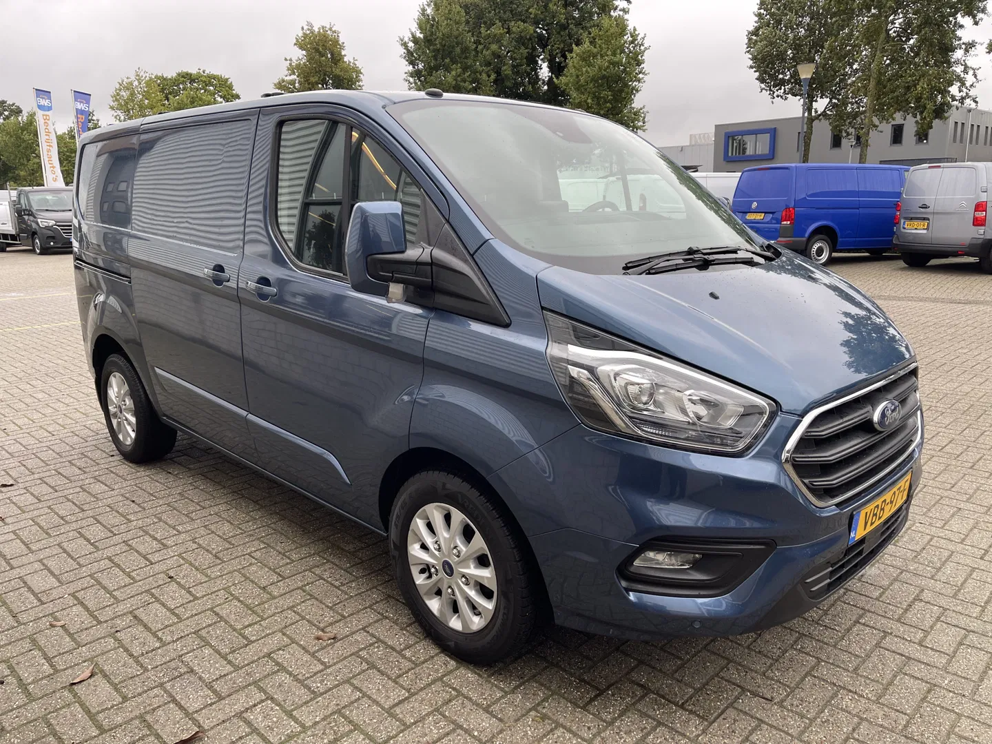 Ford Transit Custom 280 2.0 TDCI 130pk automaat L1H1 Limited / vaste prijs rijklaar € 17.950 ex btw / lease vanaf € 302 / airco / cruise / navi / camera / stoelverwarming / trekhaak !