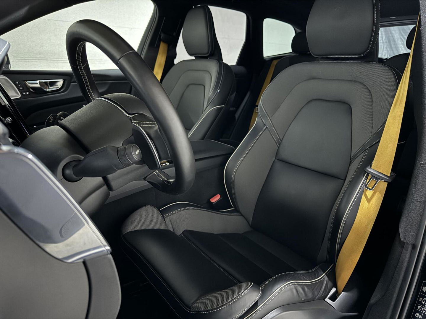 Volvo XC60 2.0 T8 AWD Polestar Engineered B&W Pano HUD ACC Trekh.