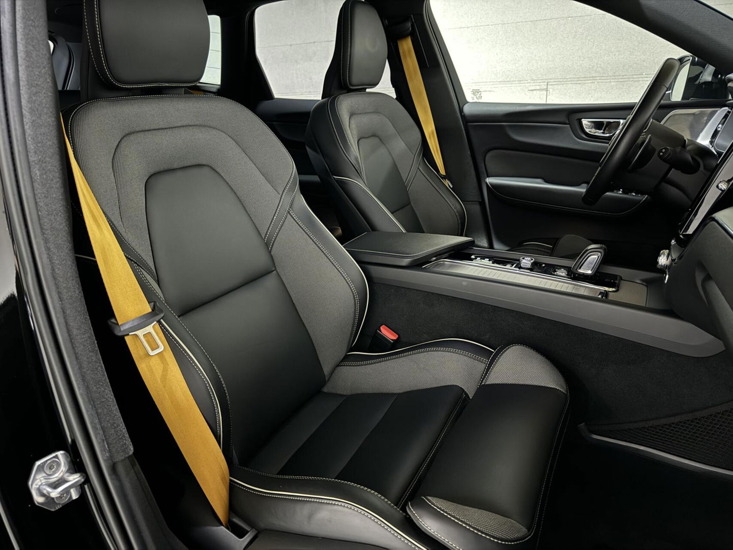 Volvo XC60 2.0 T8 AWD Polestar Engineered B&W Pano HUD ACC Trekh.