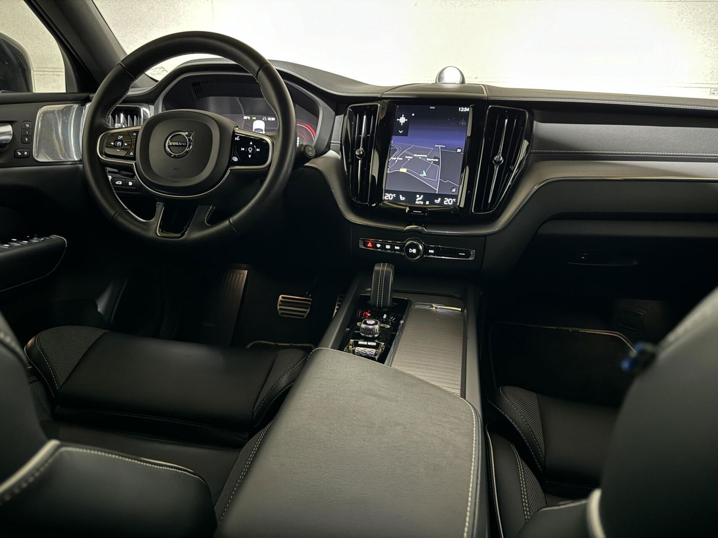 Volvo XC60 2.0 T8 AWD Polestar Engineered B&W Pano HUD ACC Trekh.