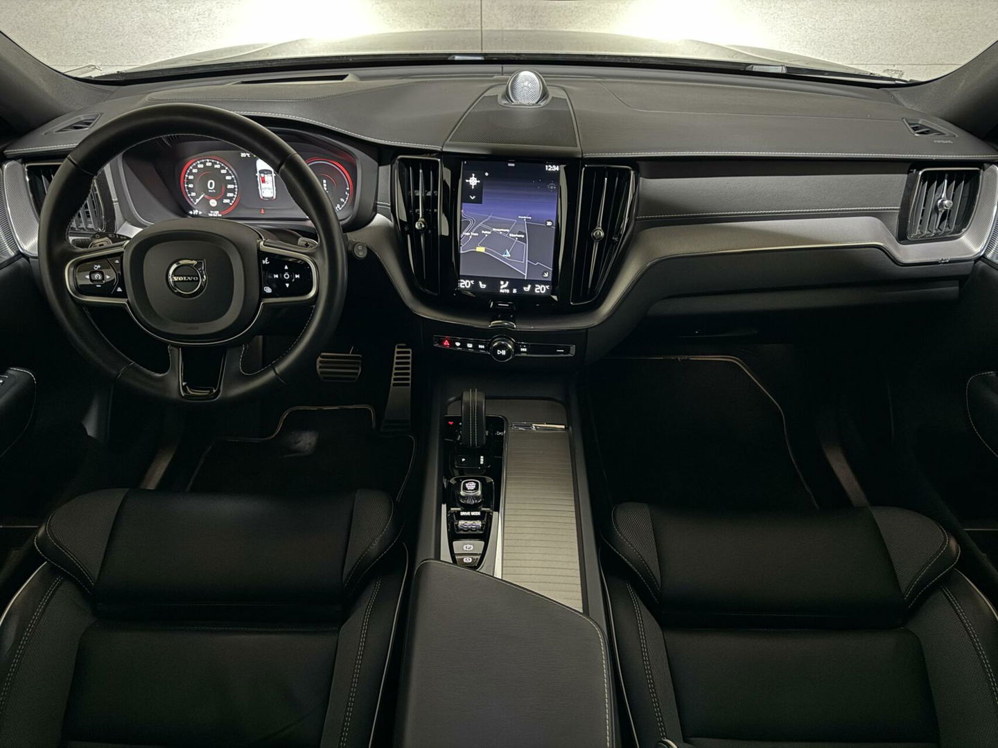 Volvo XC60 2.0 T8 AWD Polestar Engineered B&W Pano HUD ACC Trekh.