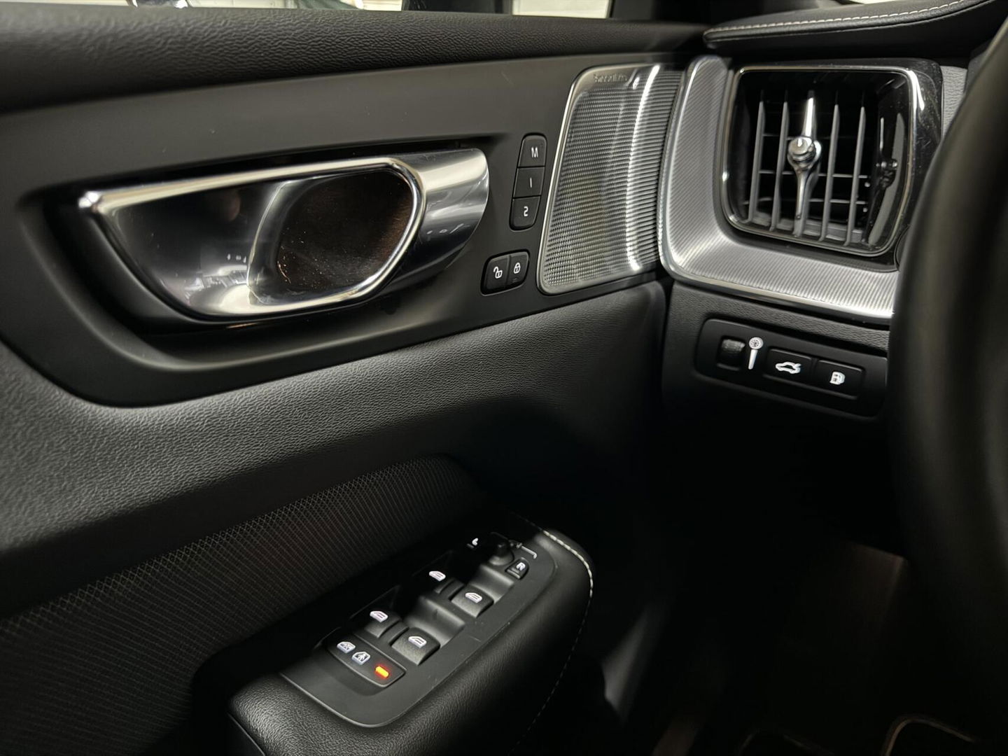 Volvo XC60 2.0 T8 AWD Polestar Engineered B&W Pano HUD ACC Trekh.