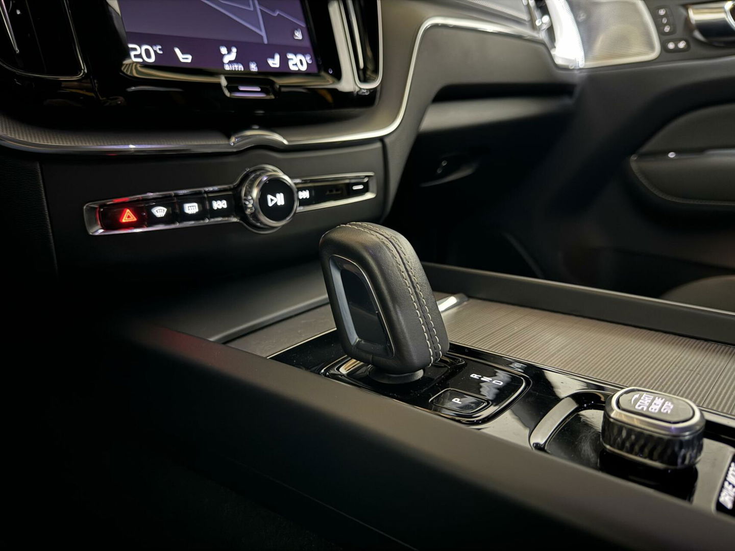 Volvo XC60 2.0 T8 AWD Polestar Engineered B&W Pano HUD ACC Trekh.