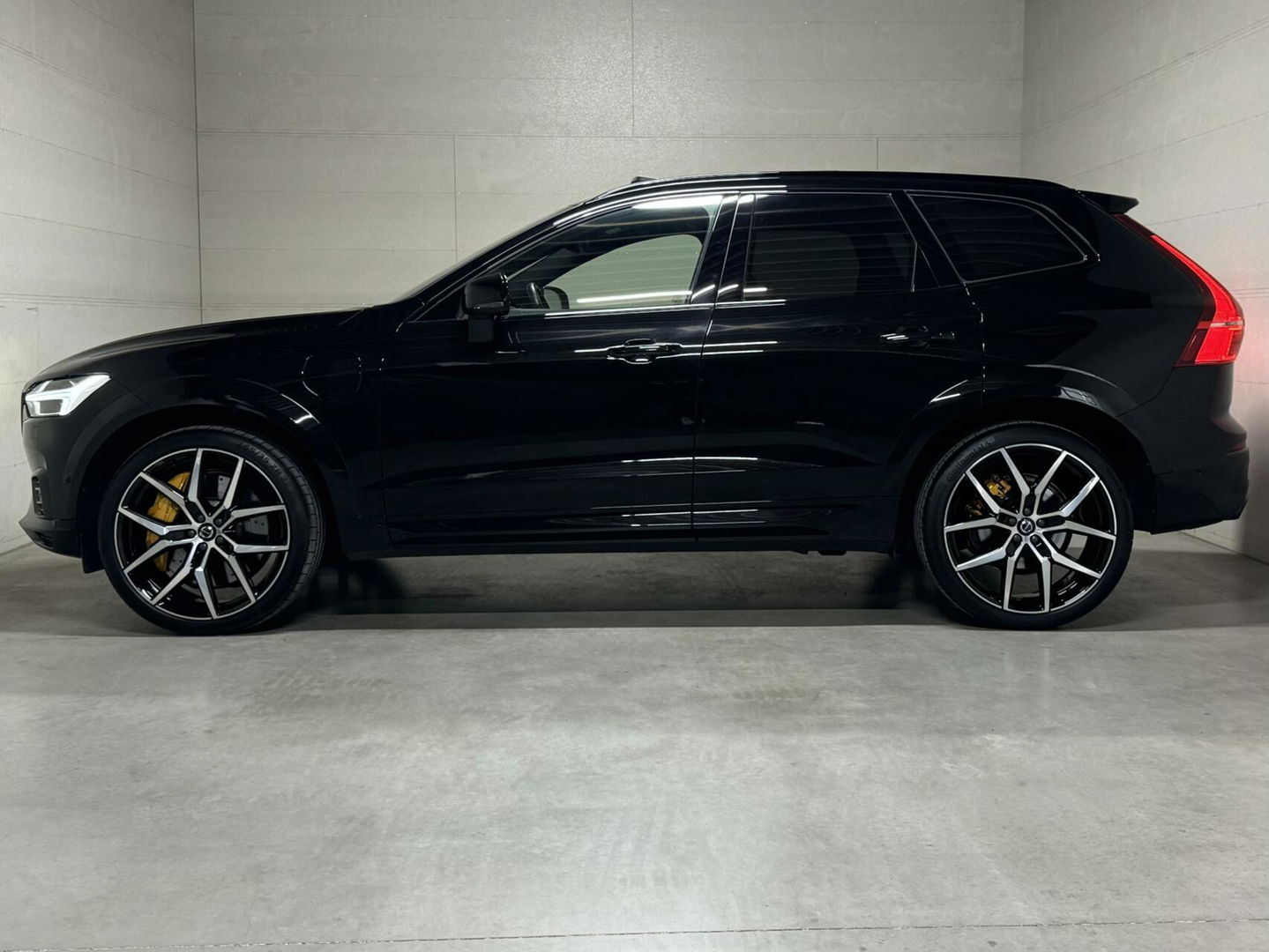 Volvo XC60 2.0 T8 AWD Polestar Engineered B&W Pano HUD ACC Trekh.