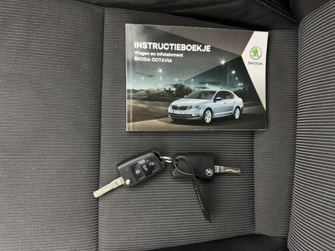 Škoda Octavia 1.6 TDI Greentech Ambition Business *LEATHER-FABRIC | NAVI-FULLMAP | HEATED-COMFORTSEATS | ECC | TOWBAR | PRIVACY-GLASS | PARKPILOT | CRUISE | 16''ALU *