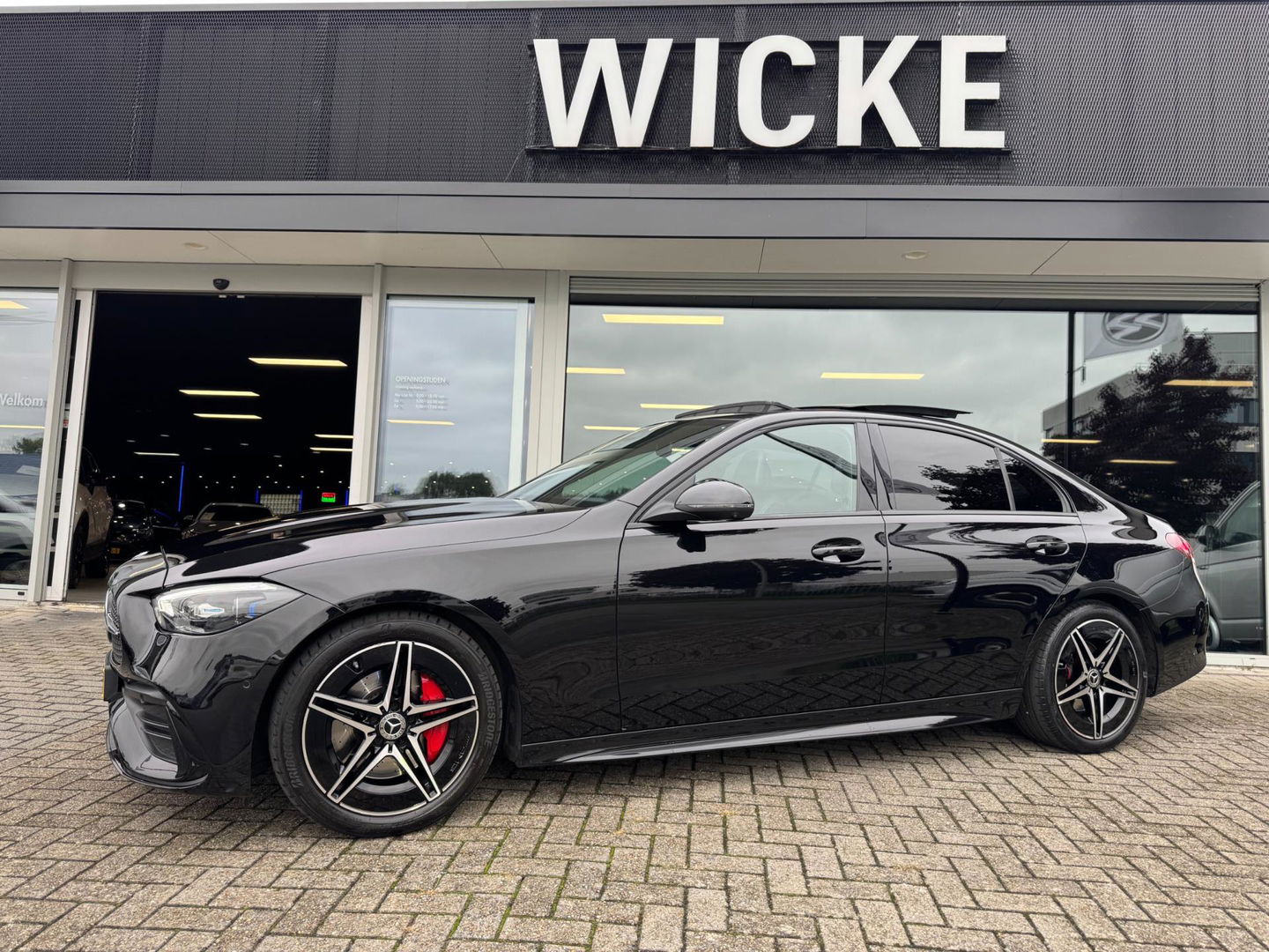 Mercedes-Benz C-Klasse 200 Launch Edition AMG Line Panorama 360 Camera