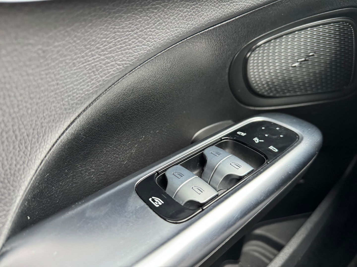 Mercedes-Benz C-Klasse 200 Launch Edition AMG Line Panorama 360 Camera