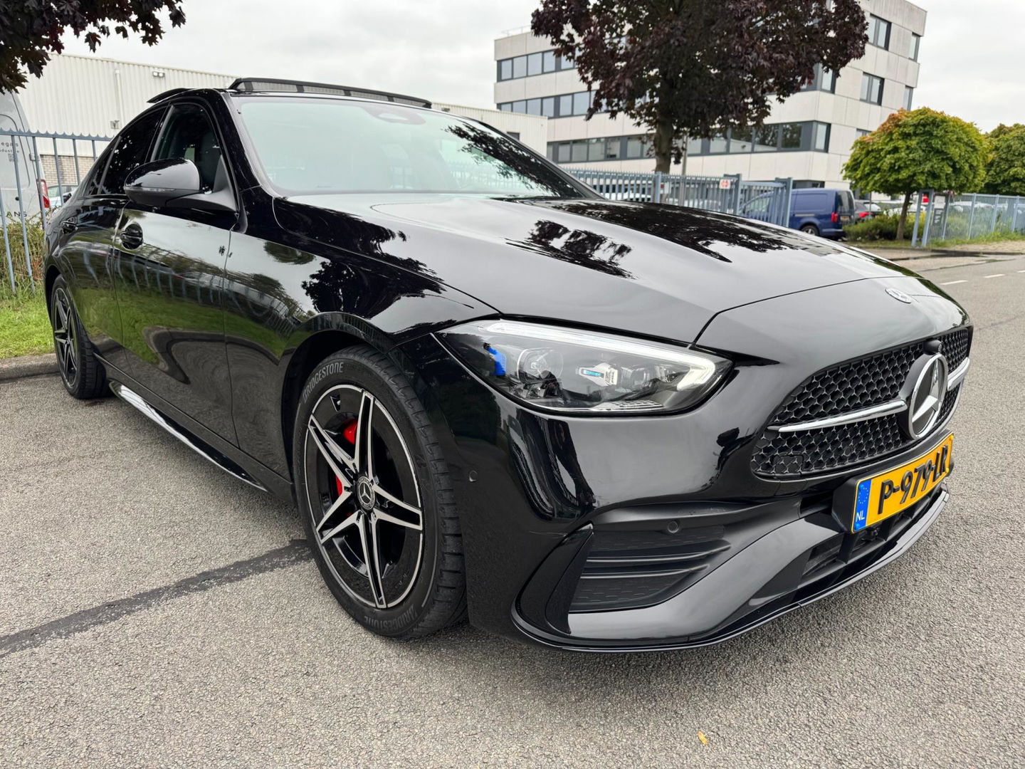 Mercedes-Benz C-Klasse 200 Launch Edition AMG Line Panorama 360 Camera
