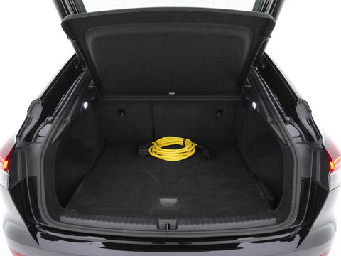 Audi Q4 Sportback e-tron 40 S-Line Edition 77 kWh [ 3-Fase ] {SOH-92%} (INCL-BTW) *HEAT-PUMP | LEATHER-FABRIC | MATRIX-LED | ADAPTIVE-CRUISE | AMBIENT-LIGHT | DIGI-COCKPIT | AUDI-SOUND | DAB+ | KEYLESS | SHIFT-PADDLES | CAMERA | HEATED-SPORTSEATS | 20''ALU*