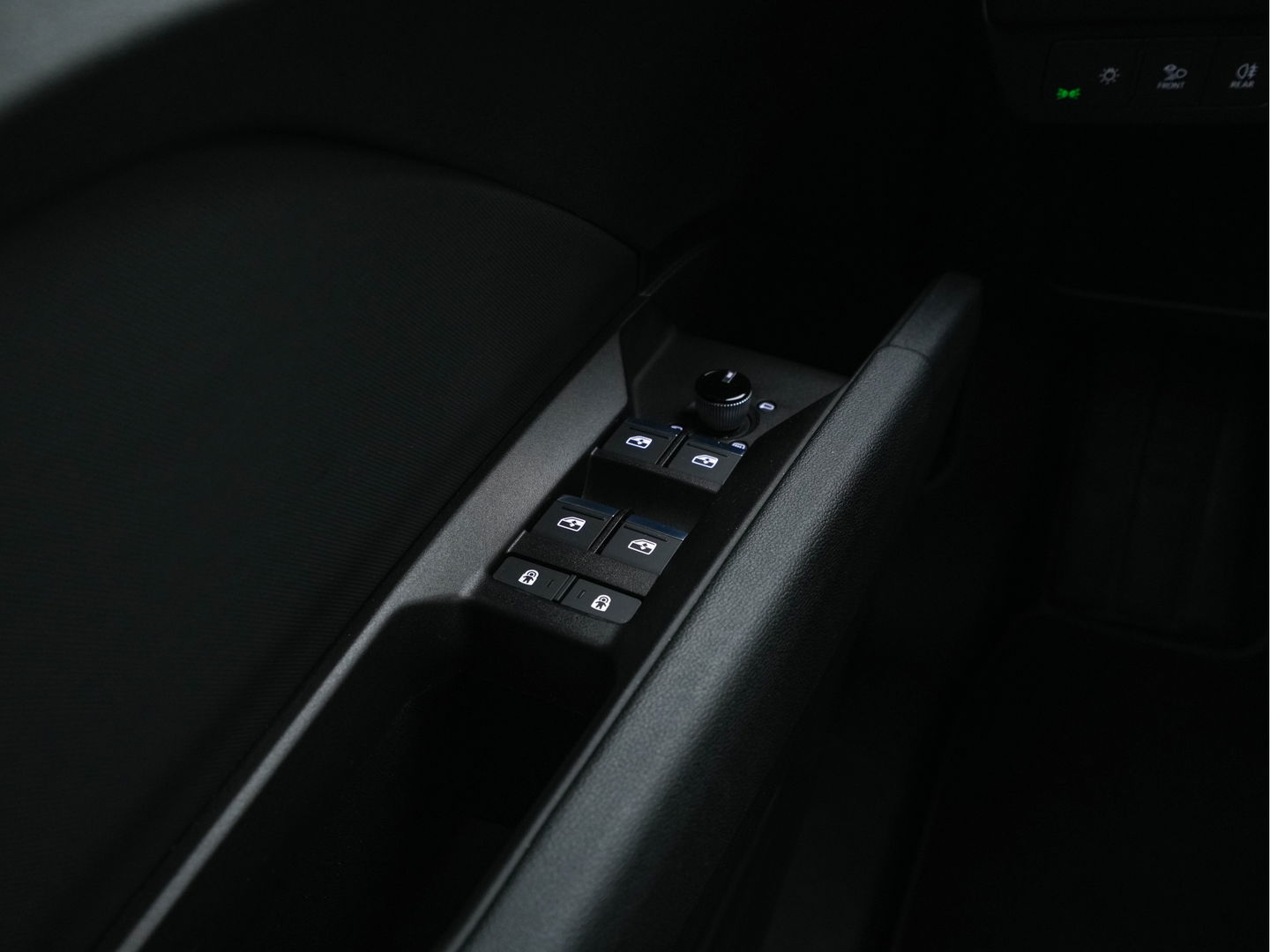 Audi Q4 Sportback e-tron 40 S-Line Edition 77 kWh [ 3-Fase ] {SOH-92%} (INCL-BTW) *HEAT-PUMP | LEATHER-FABRIC | MATRIX-LED | ADAPTIVE-CRUISE | AMBIENT-LIGHT | DIGI-COCKPIT | AUDI-SOUND | DAB+ | KEYLESS | SHIFT-PADDLES | CAMERA | HEATED-SPORTSEATS | 20''ALU*