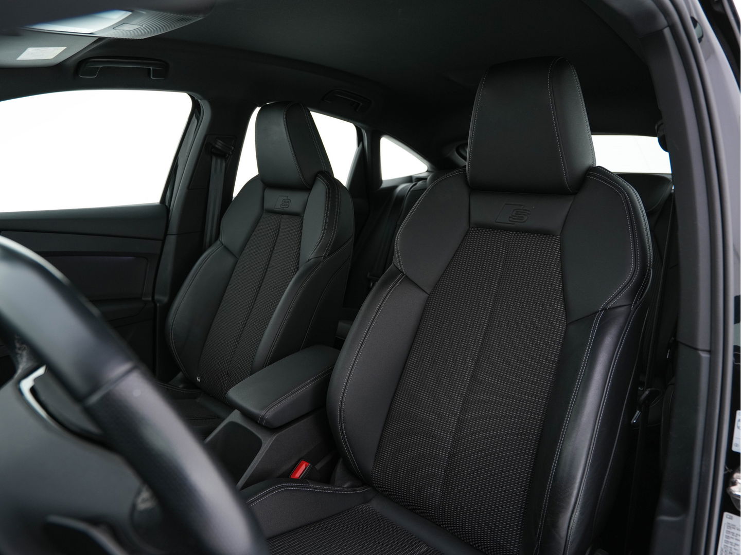 Audi Q4 Sportback e-tron 40 S-Line Edition 77 kWh [ 3-Fase ] {SOH-92%} (INCL-BTW) *HEAT-PUMP | LEATHER-FABRIC | MATRIX-LED | ADAPTIVE-CRUISE | AMBIENT-LIGHT | DIGI-COCKPIT | AUDI-SOUND | DAB+ | KEYLESS | SHIFT-PADDLES | CAMERA | HEATED-SPORTSEATS | 20''ALU*