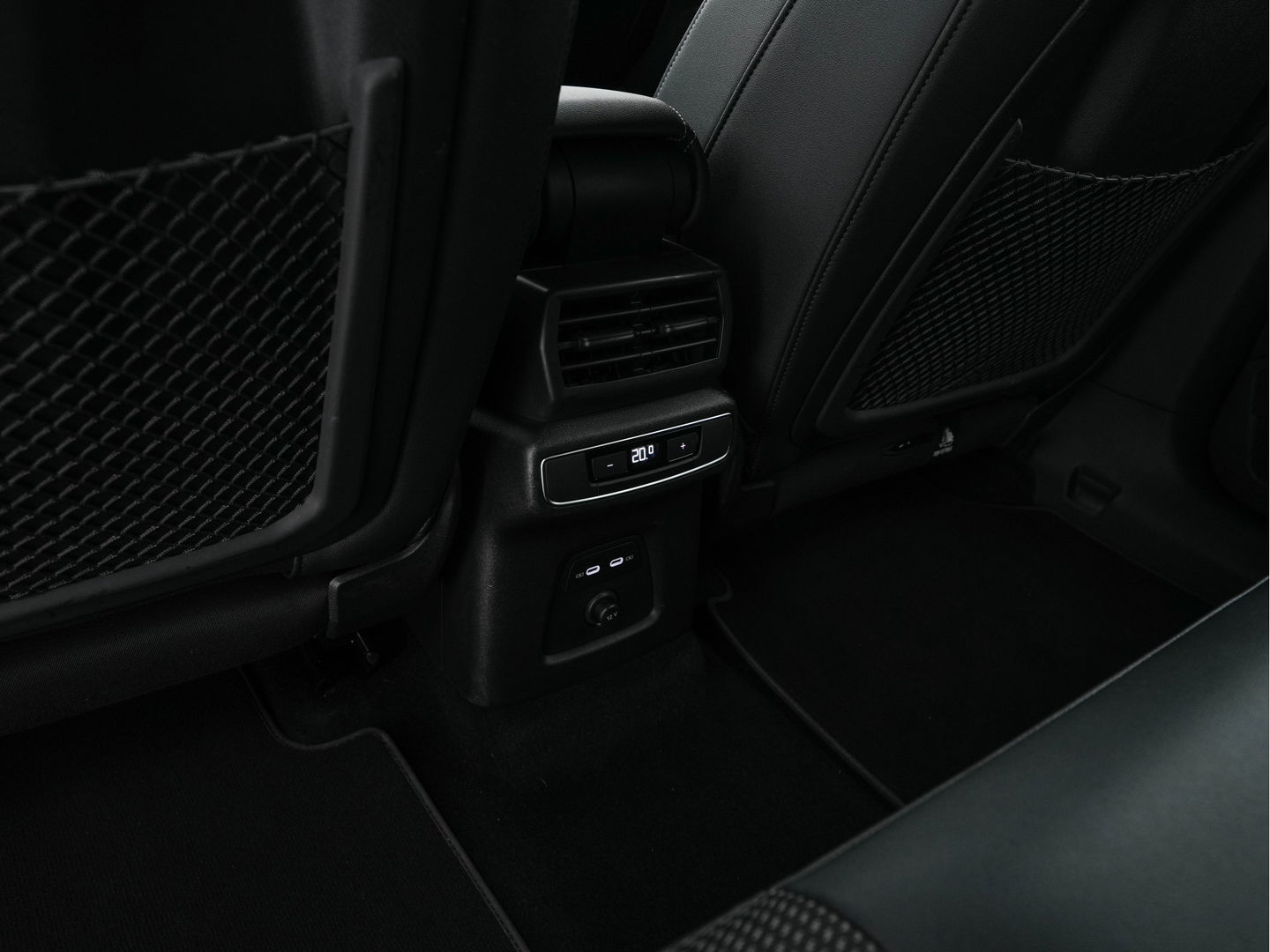 Audi Q4 Sportback e-tron 40 S-Line Edition 77 kWh [ 3-Fase ] {SOH-92%} (INCL-BTW) *HEAT-PUMP | LEATHER-FABRIC | MATRIX-LED | ADAPTIVE-CRUISE | AMBIENT-LIGHT | DIGI-COCKPIT | AUDI-SOUND | DAB+ | KEYLESS | SHIFT-PADDLES | CAMERA | HEATED-SPORTSEATS | 20''ALU*