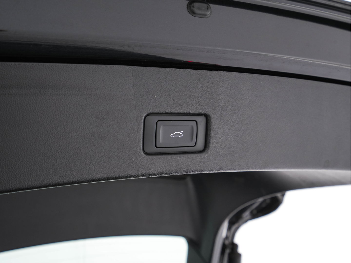 Audi Q4 Sportback e-tron 40 S-Line Edition 77 kWh [ 3-Fase ] {SOH-92%} (INCL-BTW) *HEAT-PUMP | LEATHER-FABRIC | MATRIX-LED | ADAPTIVE-CRUISE | AMBIENT-LIGHT | DIGI-COCKPIT | AUDI-SOUND | DAB+ | KEYLESS | SHIFT-PADDLES | CAMERA | HEATED-SPORTSEATS | 20''ALU*