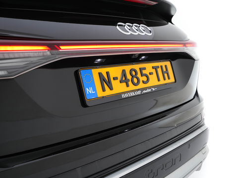 Audi Q4 Sportback e-tron 40 S-Line Edition 77 kWh [ 3-Fase ] {SOH-92%} (INCL-BTW) *HEAT-PUMP | LEATHER-FABRIC | MATRIX-LED | ADAPTIVE-CRUISE | AMBIENT-LIGHT | DIGI-COCKPIT | AUDI-SOUND | DAB+ | KEYLESS | SHIFT-PADDLES | CAMERA | HEATED-SPORTSEATS | 20''ALU*