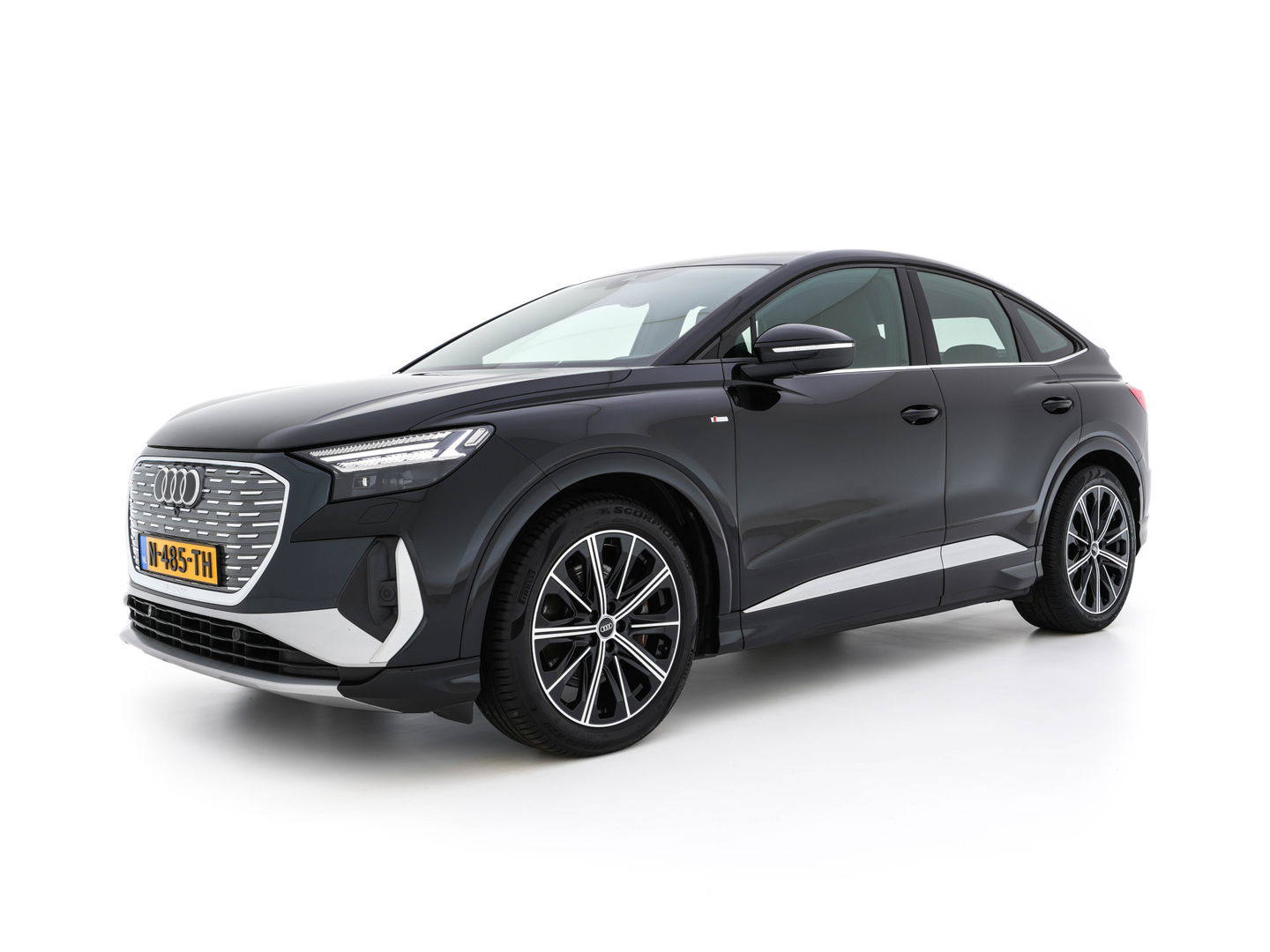 Audi Q4 Sportback e-tron 40 S-Line Edition 77 kWh [ 3-Fase ] {SOH-92%} (INCL-BTW) *HEAT-PUMP | LEATHER-FABRIC | MATRIX-LED | ADAPTIVE-CRUISE | AMBIENT-LIGHT | DIGI-COCKPIT | AUDI-SOUND | DAB+ | KEYLESS | SHIFT-PADDLES | CAMERA | HEATED-SPORTSEATS | 20''ALU*