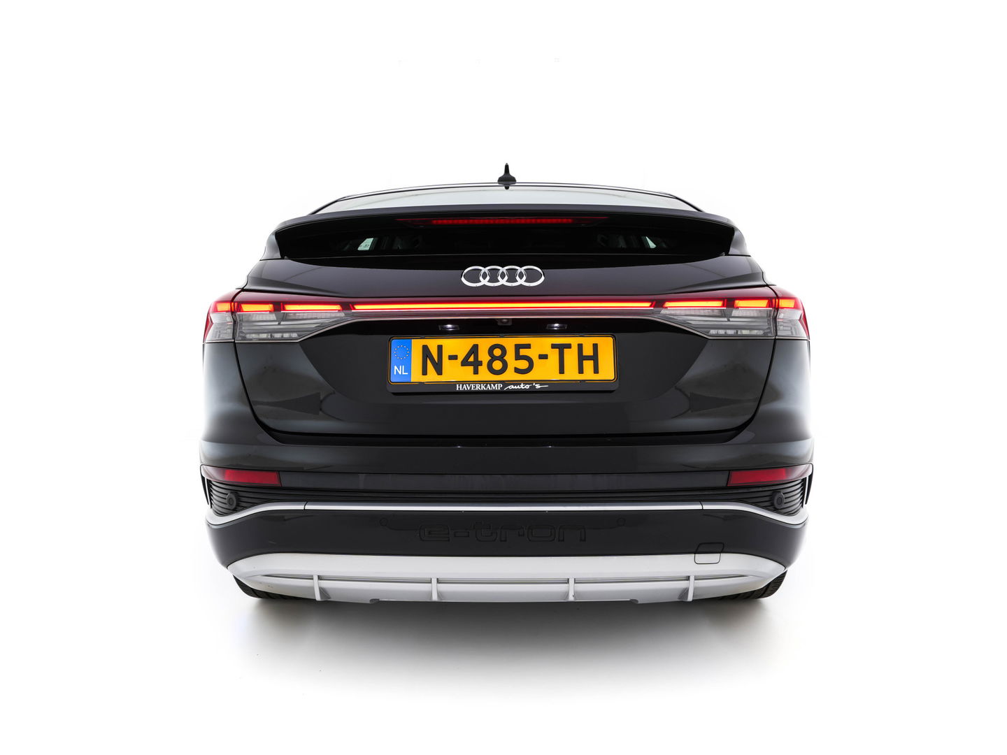 Audi Q4 Sportback e-tron 40 S-Line Edition 77 kWh [ 3-Fase ] {SOH-92%} (INCL-BTW) *HEAT-PUMP | LEATHER-FABRIC | MATRIX-LED | ADAPTIVE-CRUISE | AMBIENT-LIGHT | DIGI-COCKPIT | AUDI-SOUND | DAB+ | KEYLESS | SHIFT-PADDLES | CAMERA | HEATED-SPORTSEATS | 20''ALU*