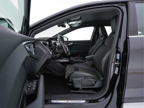 Audi Q4 Sportback e-tron 40 S-Line Edition 77 kWh [ 3-Fase ] {SOH-92%} (INCL-BTW) *HEAT-PUMP | LEATHER-FABRIC | MATRIX-LED | ADAPTIVE-CRUISE | AMBIENT-LIGHT | DIGI-COCKPIT | AUDI-SOUND | DAB+ | KEYLESS | SHIFT-PADDLES | CAMERA | HEATED-SPORTSEATS | 20''ALU*