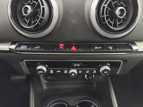 Audi A3 Sportback 1.4 e-tron Lease Edition PHEV Aut. *DIGI-COCKPIT | FULL-LED | ADAPTIVE-CRUISE | LANE-ASSIST | KEYLESS | SPORT-SEATS | NAVI-FULLMAP | ECC | PRIVACY-GLASS | PDC | CRUISE | 17''ALU*