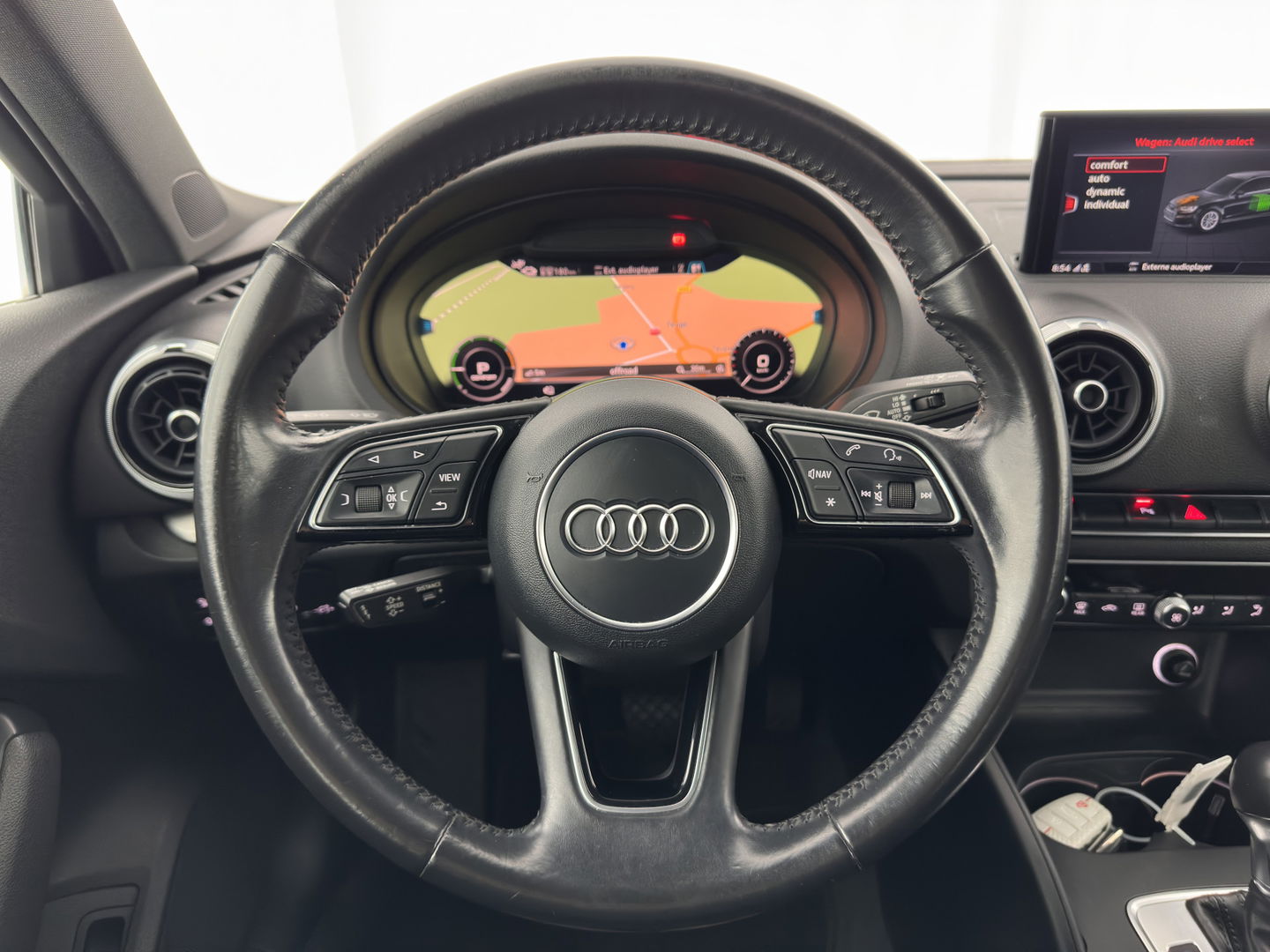 Audi A3 Sportback 1.4 e-tron Lease Edition PHEV Aut. *DIGI-COCKPIT | FULL-LED | ADAPTIVE-CRUISE | LANE-ASSIST | KEYLESS | SPORT-SEATS | NAVI-FULLMAP | ECC | PRIVACY-GLASS | PDC | CRUISE | 17''ALU*